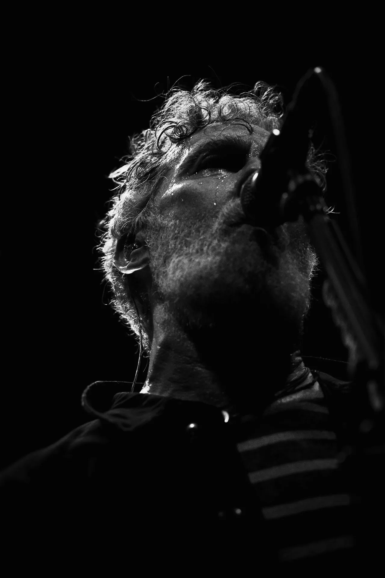 Glen Hansard performing at Roundhouse