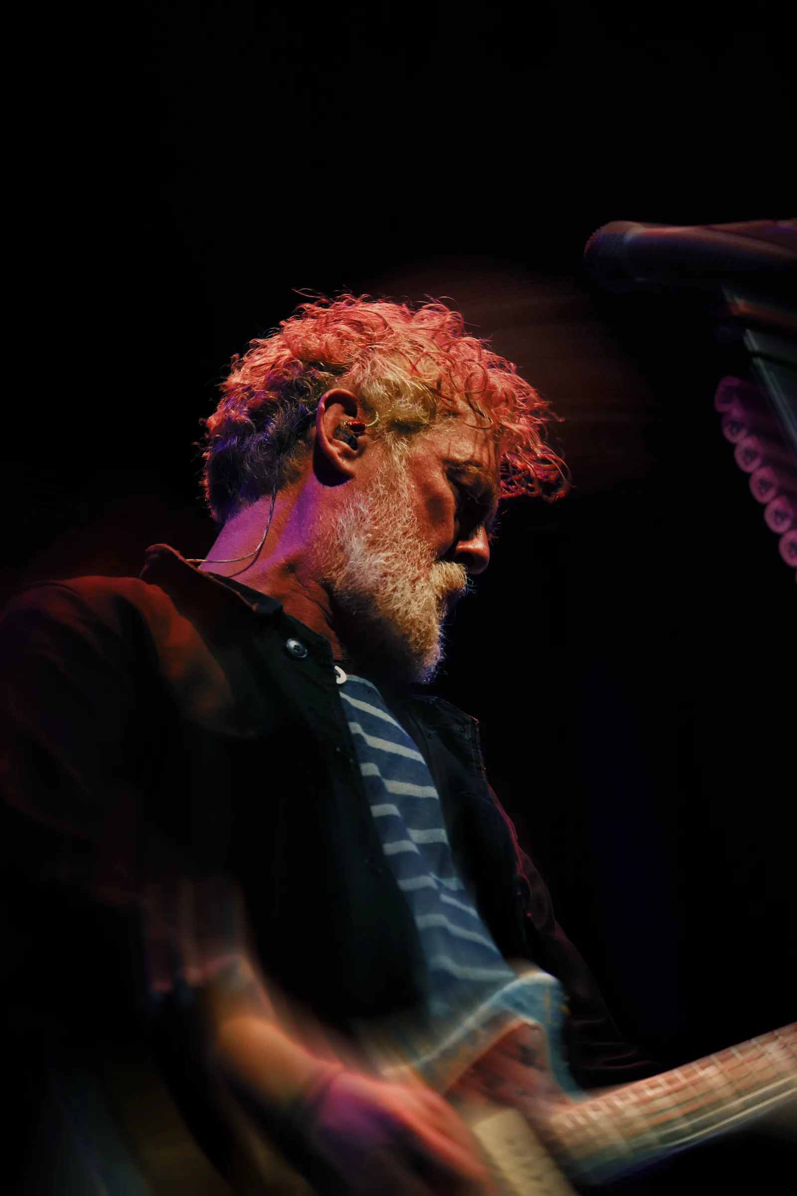 Glen Hansard performing at Roundhouse