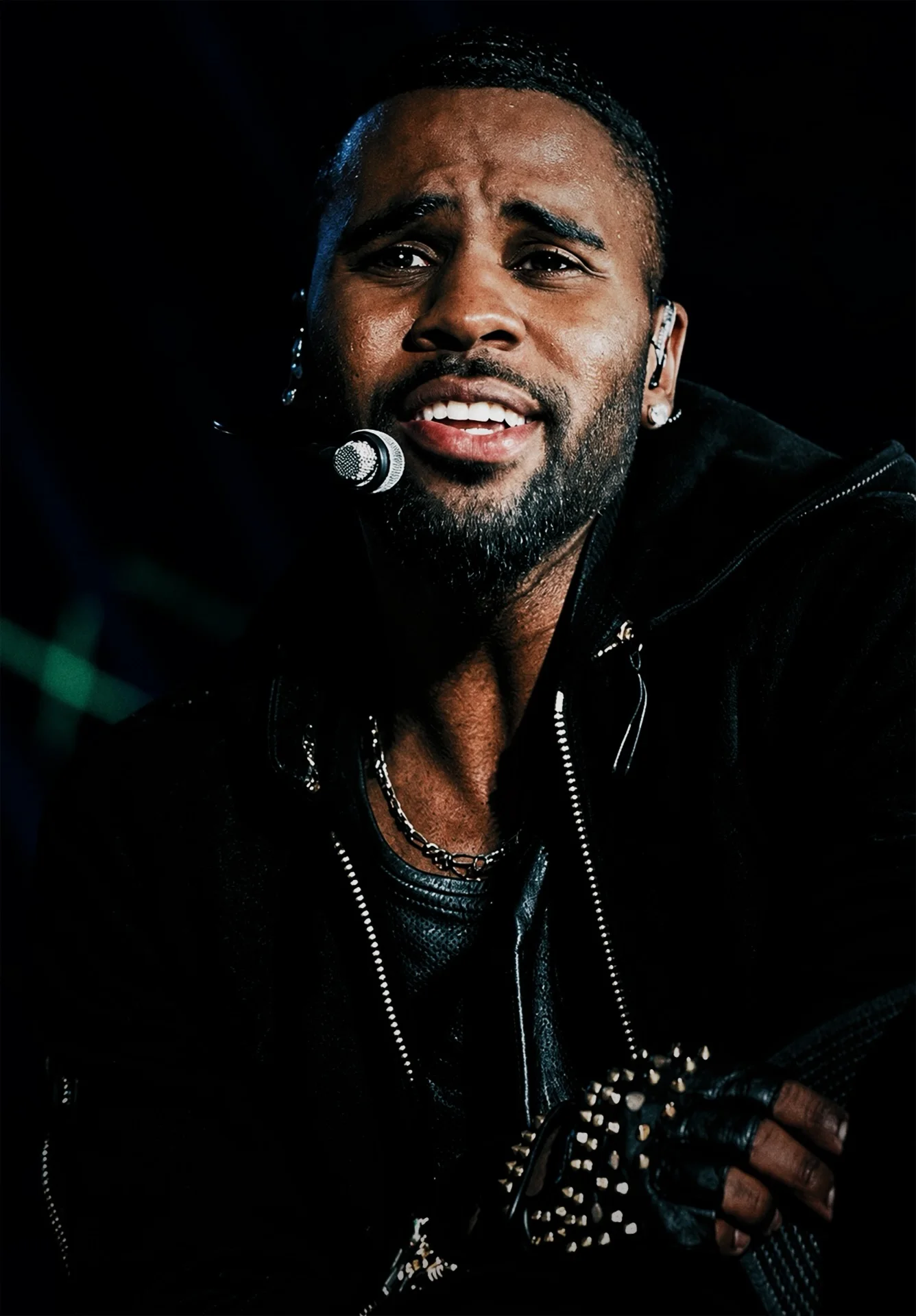 Jason Derulo performing live
