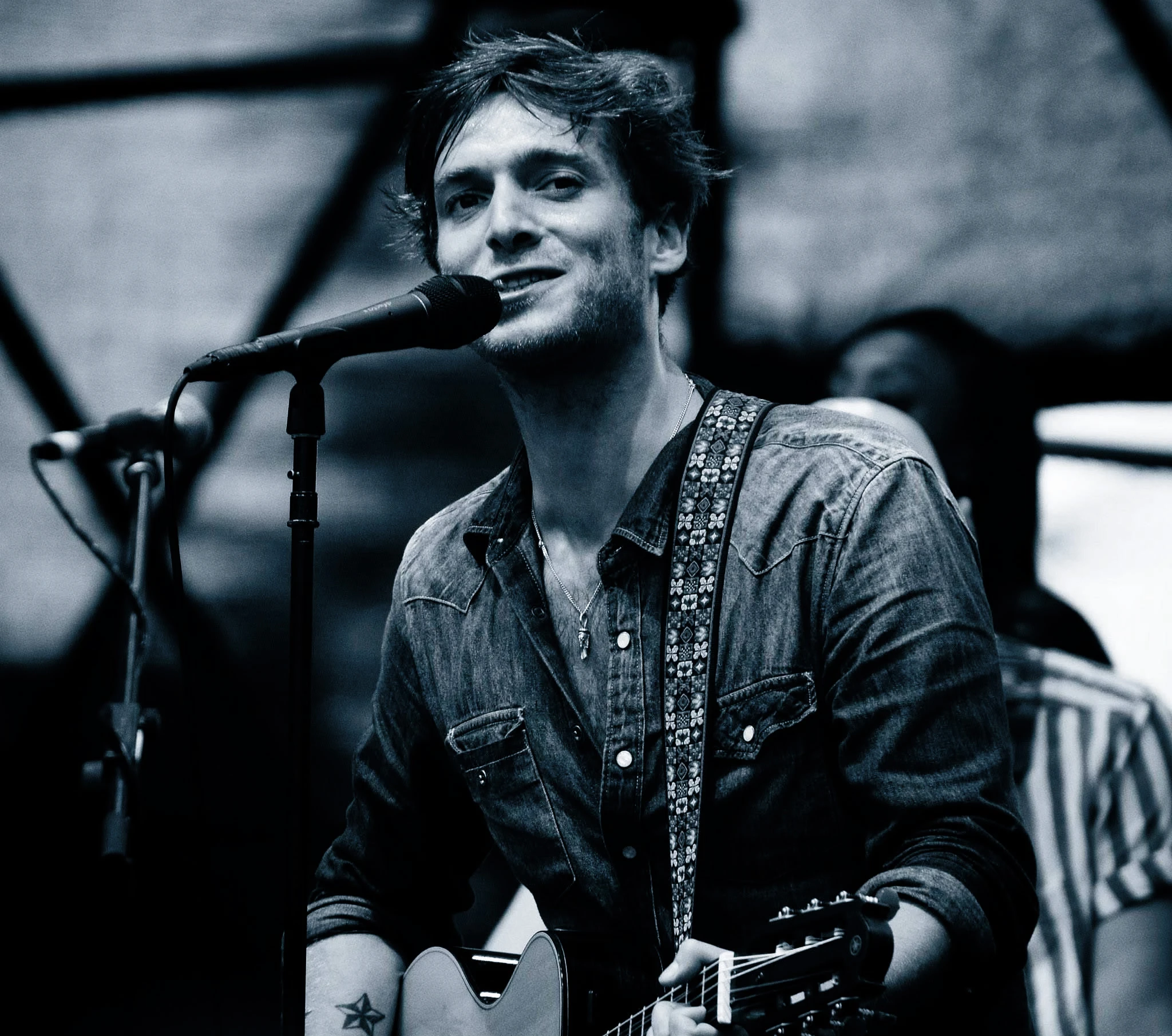 Paolo Nutini performing live in 2016